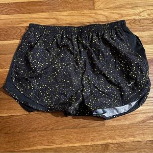 Women's Black and Green Nike shorts / Size Large